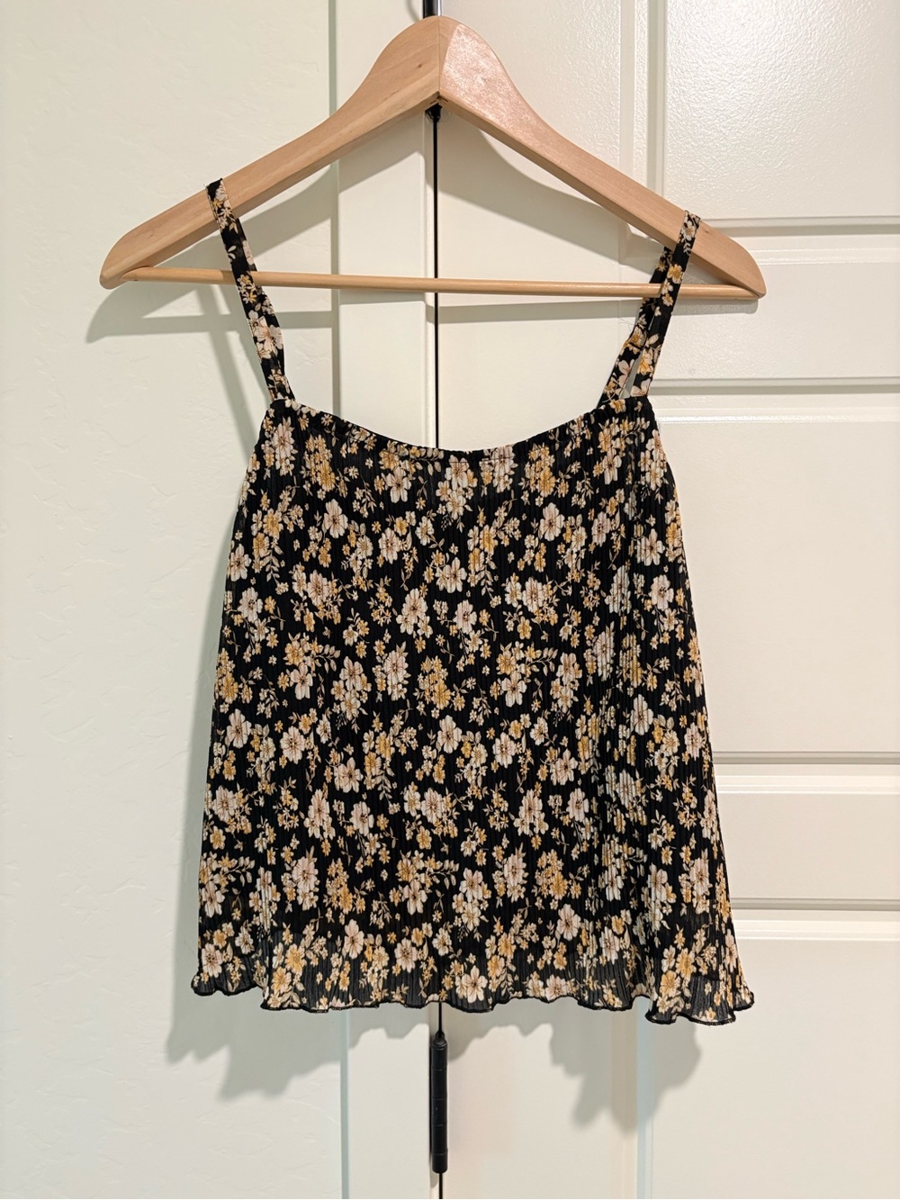 Blu Pepper Black Floral Pleated Cami with Yellow and Cream Flowers Sz M EUC